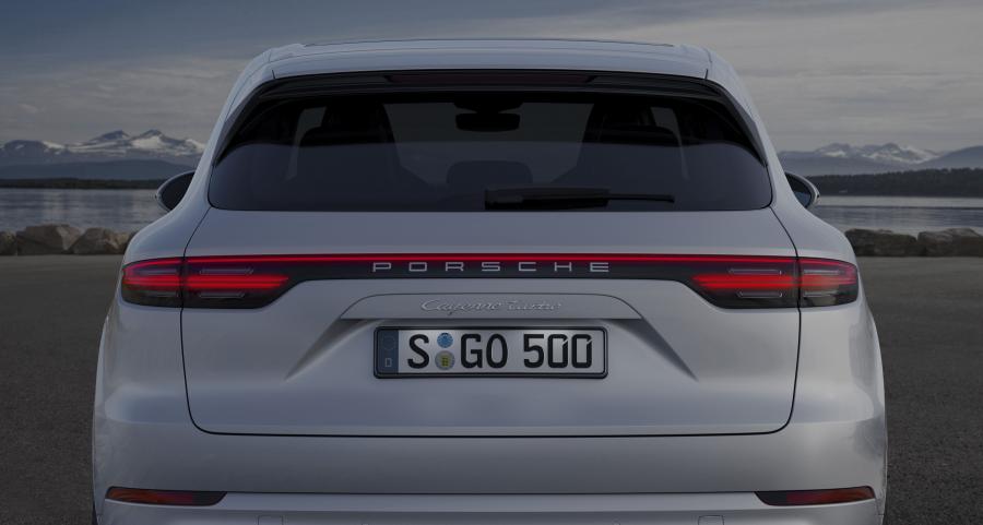  Porsche Cayenne Turbo 2017 года  (WW) (фото 39 из 45)